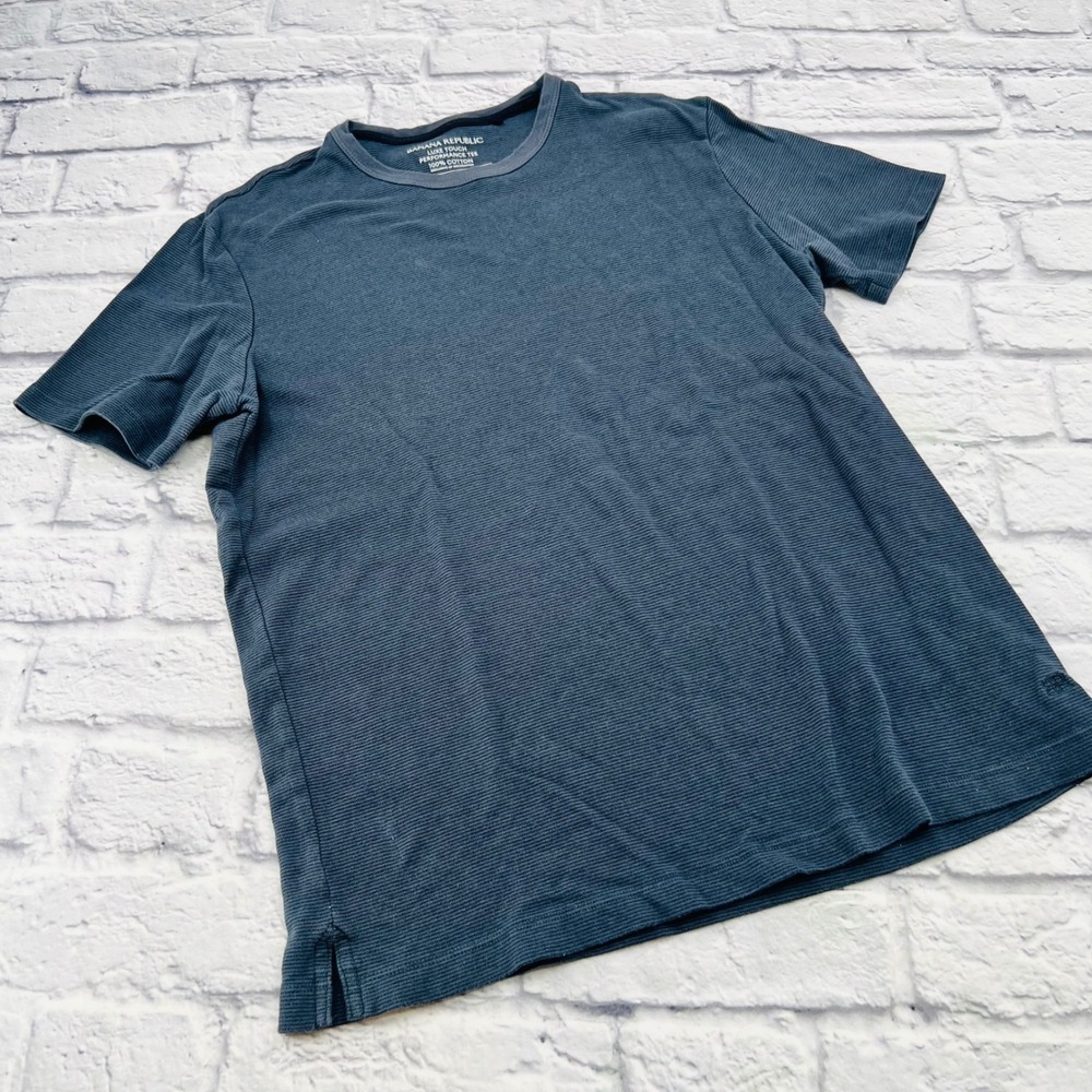 Banana Republic Luxe Touch Performance Tee Mens Size Medium Grey Striped Cotton